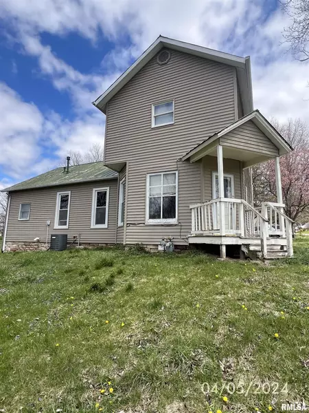 103 E Louden ST, Barry, IL 62312