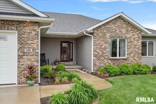 Mechanicsburg, IL 62545,208 HILLCREST DR