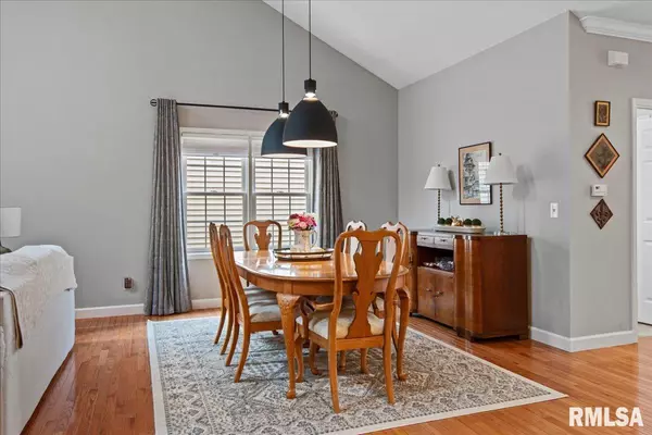 Chatham, IL 62629,302 BOULDER CREEK DR