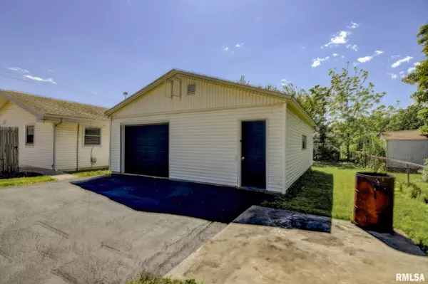 Assumption, IL 62510,702 E ILLINOIS ST