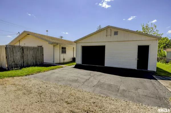 Assumption, IL 62510,702 E ILLINOIS ST