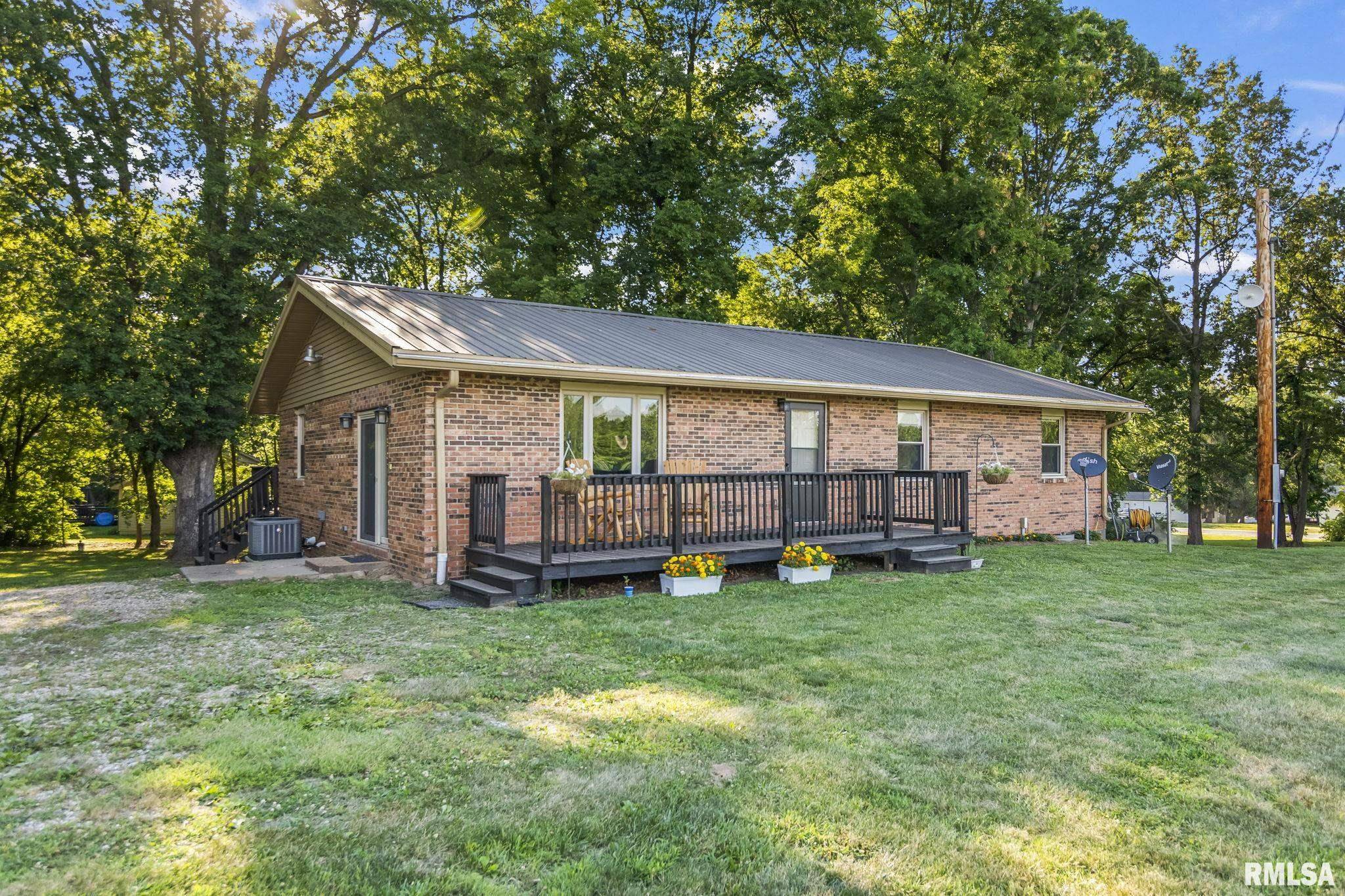 973 Clear Lake RD, Dawson, IL 62520