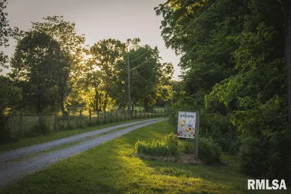 Petersburg, IL 62675,15276 New Salem Bluff RD