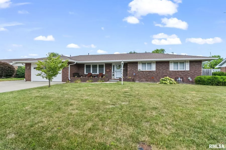 140 CHURCHILL LN, Lincoln, IL 62656