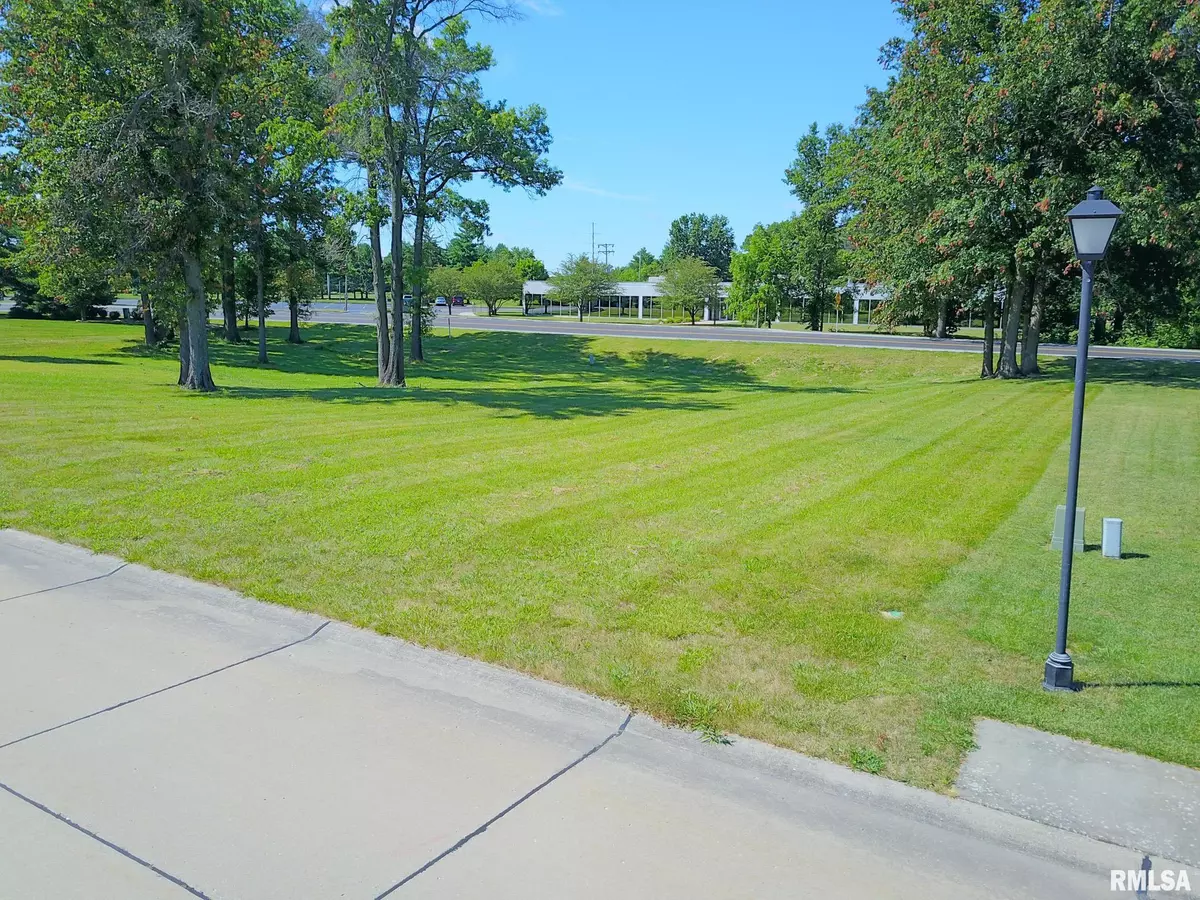 Carlinville, IL 62626,3 EASTLAND CT