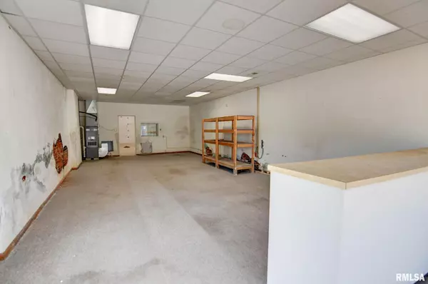 Blue Mound, IL 62513,240 N RAILROAD AVE