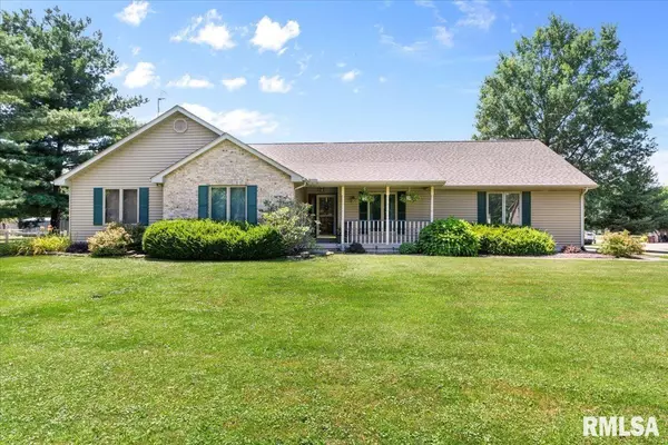 Girard, IL 62640,223 S RACHEL RD