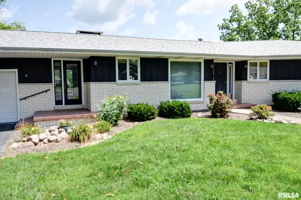 8 Mara CT, Taylorville, IL 62568