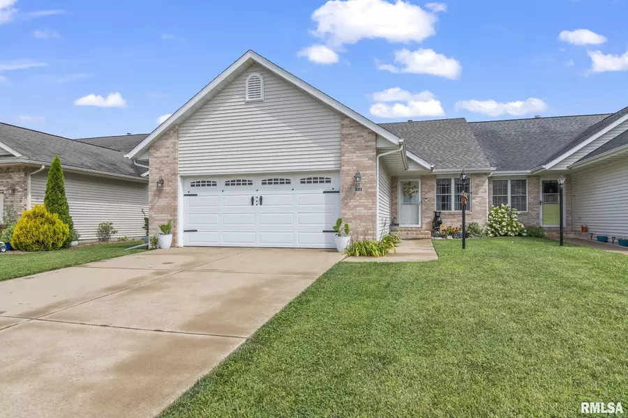 321 BUTLER LN, Chatham, IL 62629