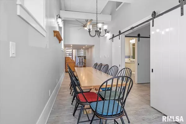 Girard, IL 62640,174 W CENTER ST