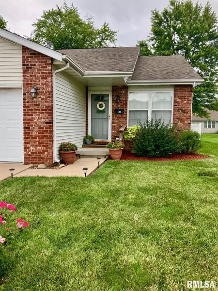 132 Stelle CT, Virden, IL 62690