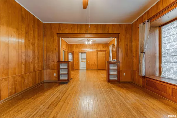 Mt Pulaski, IL 62548,514 E COOKE ST