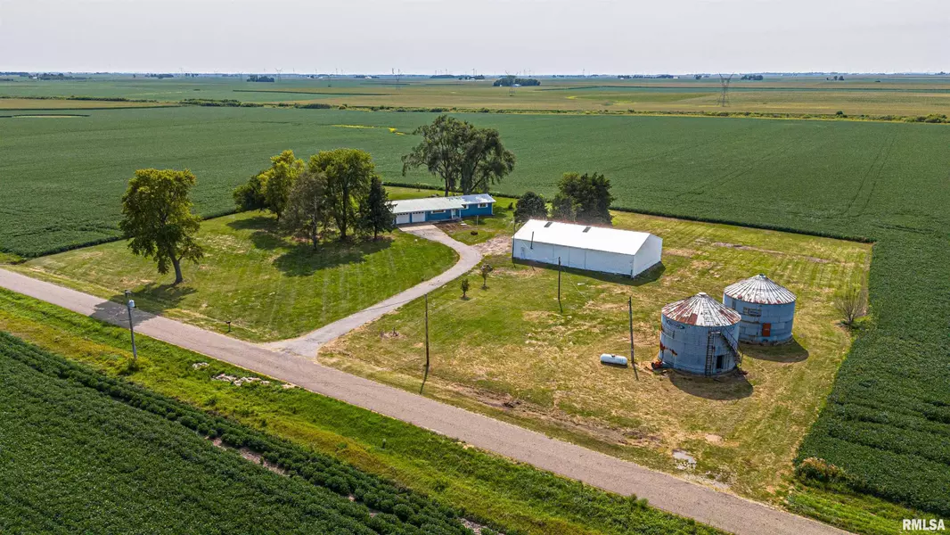 785 2400 AVE, Chestnut, IL 62518