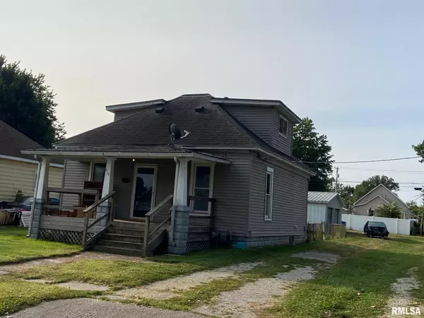 910 W Vandeveer ST, Taylorville, IL 62568