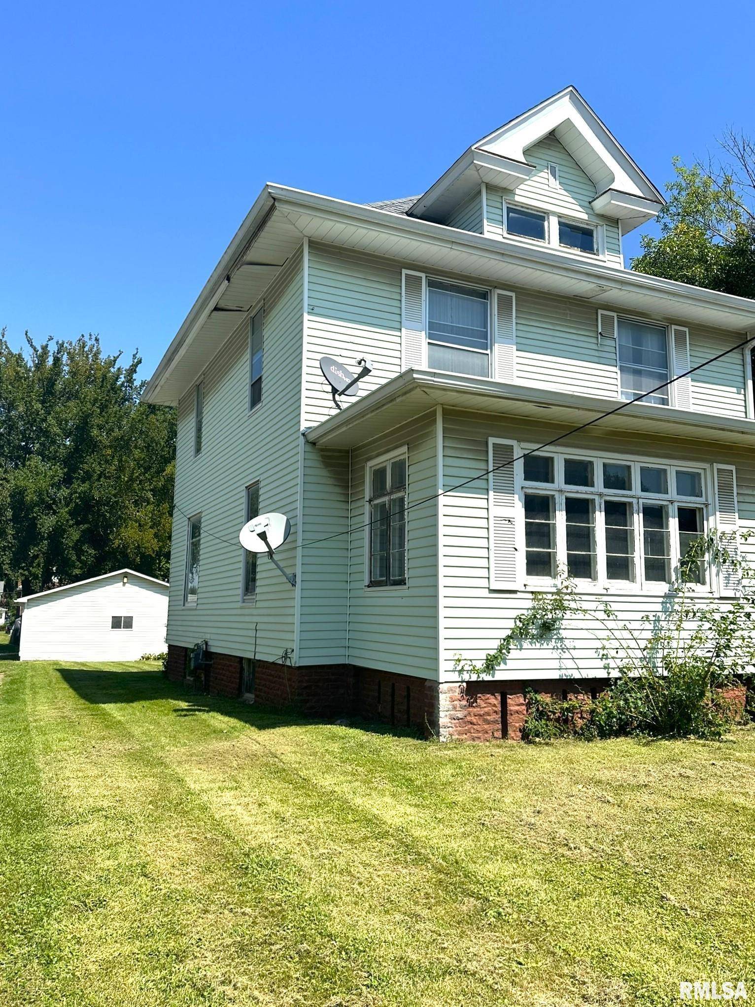 Monmouth, IL 61462,310 W 3RD AVE