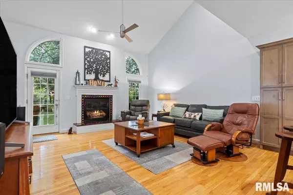 Chatham, IL 62629,325 BOULDER CREEK DR