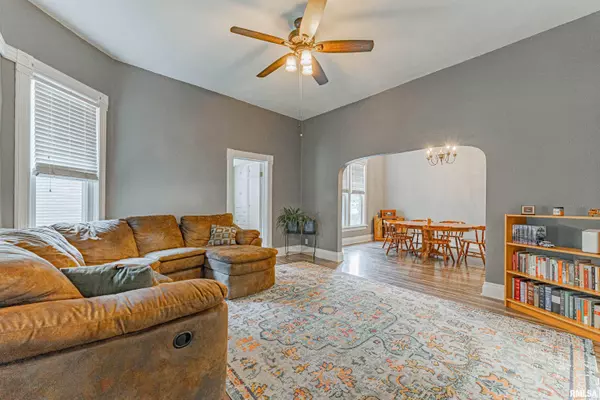 Mt Pulaski, IL 62548,220 N WASHINGTON ST