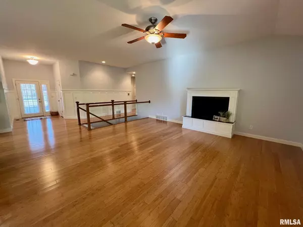 Petersburg, IL 62675,337 ELM LN