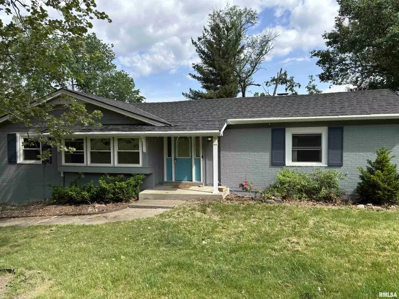 304 COUNTRY LN, Quincy, IL 62305