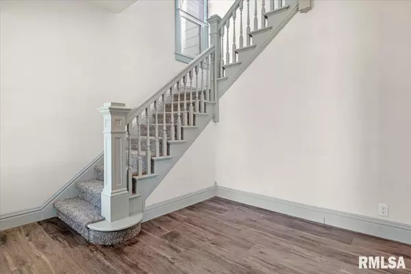 Girard, IL 62640,537 N 2ND ST