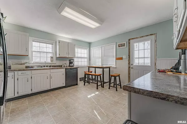 Mt Pulaski, IL 62548,118 S PARK ST