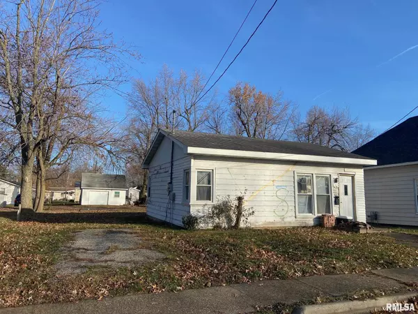 809 E Esther ST, Taylorville, IL 62568