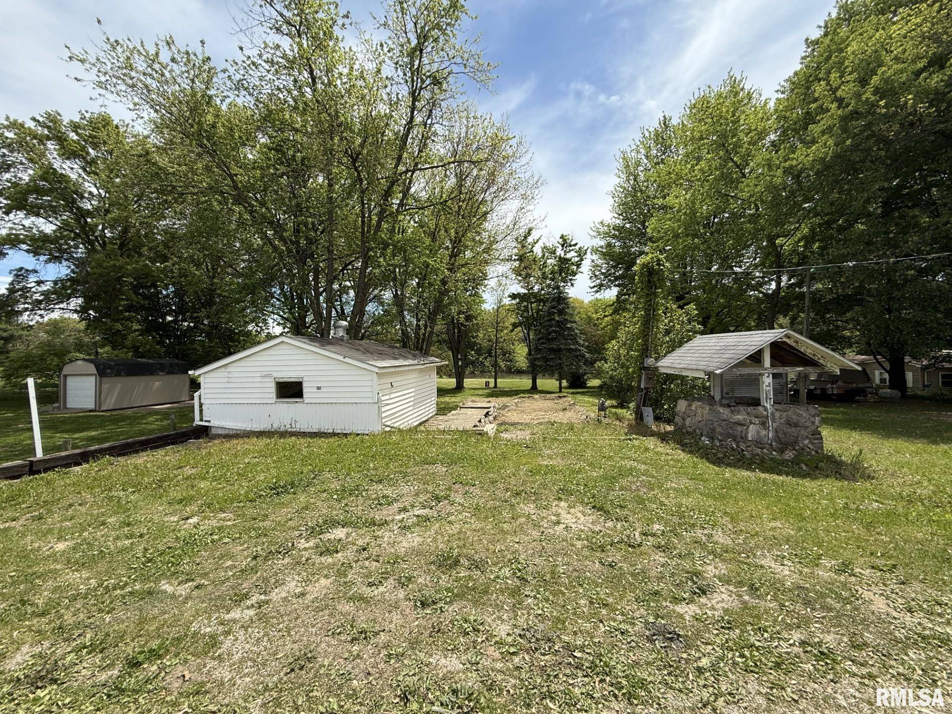 13 LAKE WARREN DR, Monmouth, IL 61462