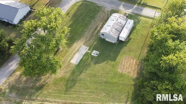 705 WEST ST, Flora, IL 62839