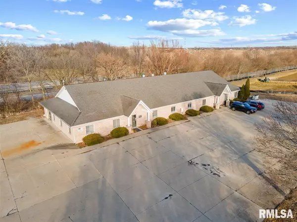 3071 Greenhead DR, Springfield, IL 62711