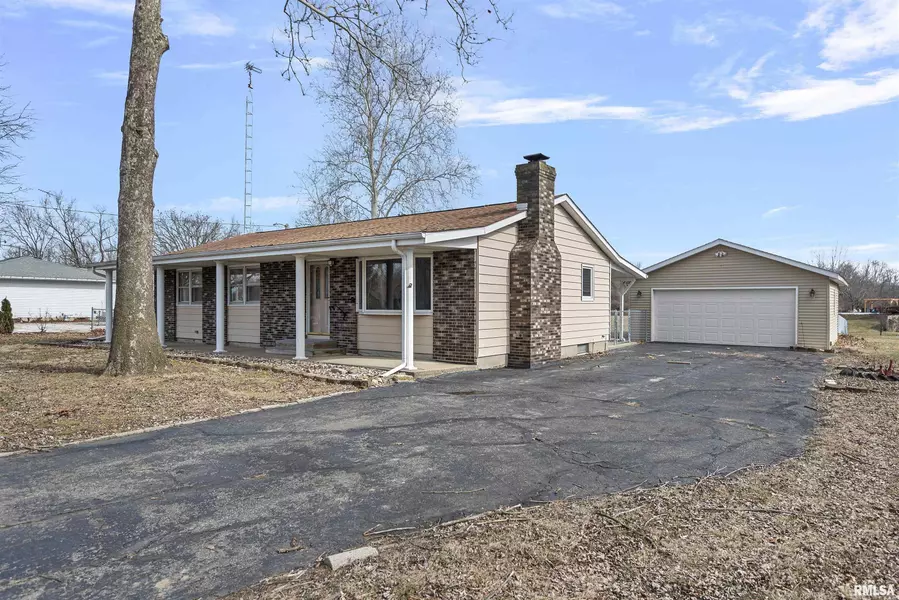 8122 S Vigal RD, Pawnee, IL 62558