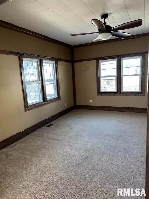 Camp Point, IL 62320,213 N ILLINOIS ST