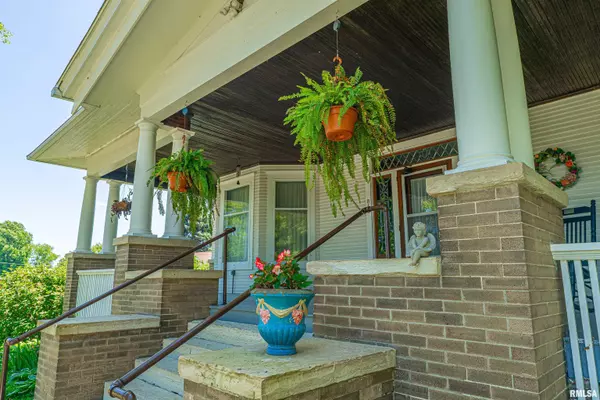 Mason City, IL 62664,819 E CHESTNUT ST