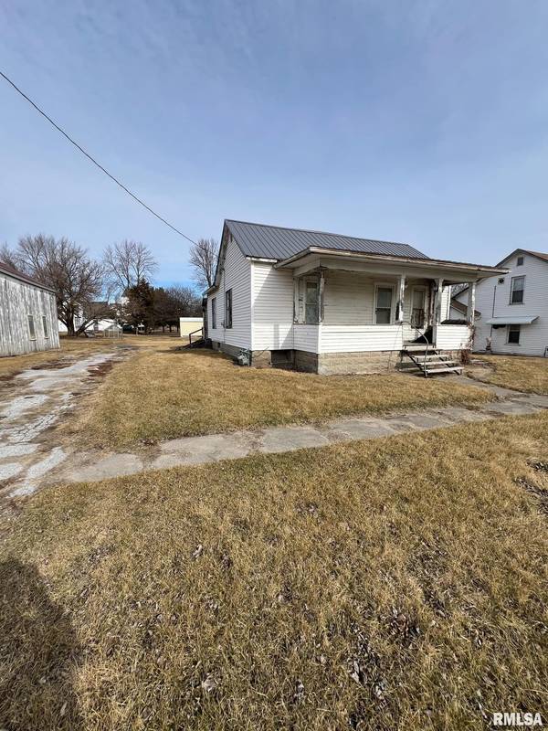 106 CENTER ST, West Point, IL 62380
