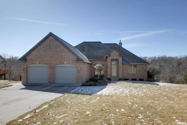 6414 N STONE RIDGE DR, Quincy, IL 62305