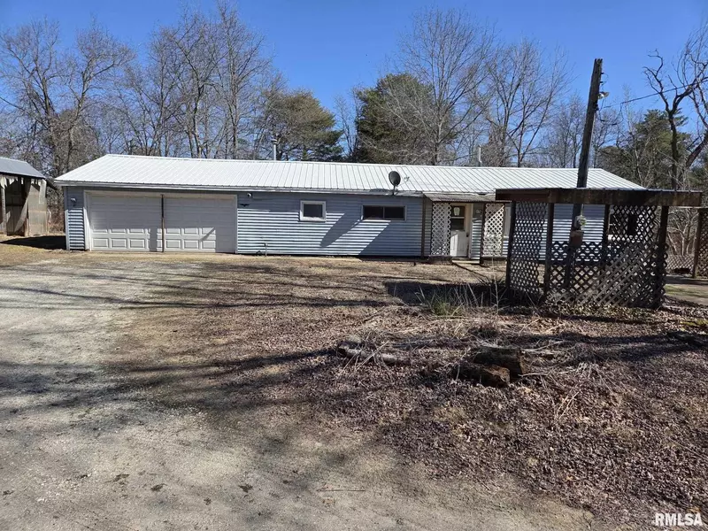 1345 Township Road North RD, Oquawka, IL 61469