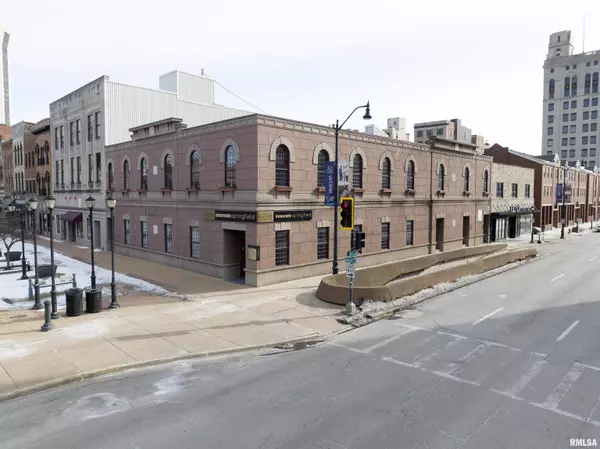 15 S Old State Capitol PLZ #Space 1, Springfield, IL 62701