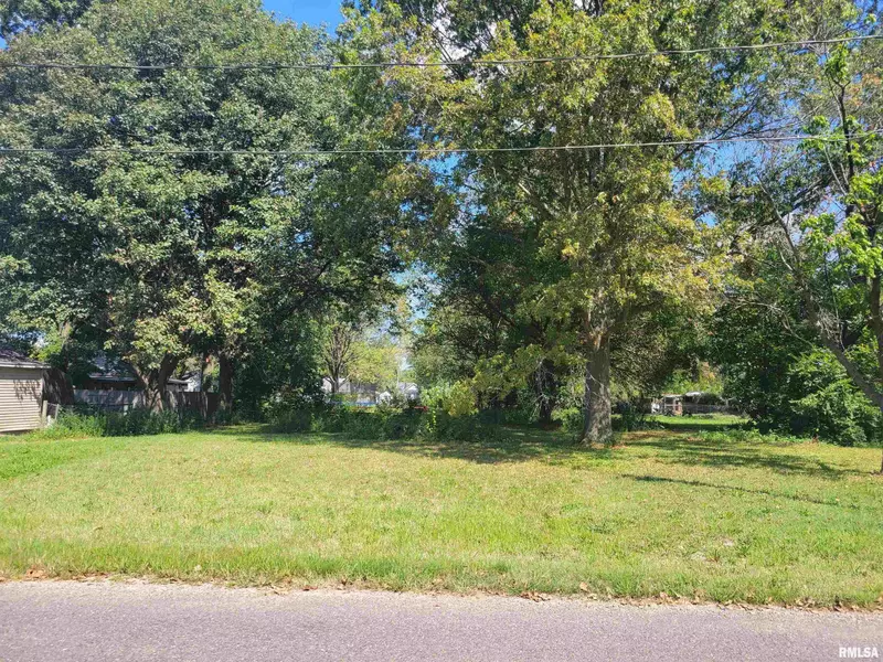 607 E WATER ST, Litchfield, IL 62056