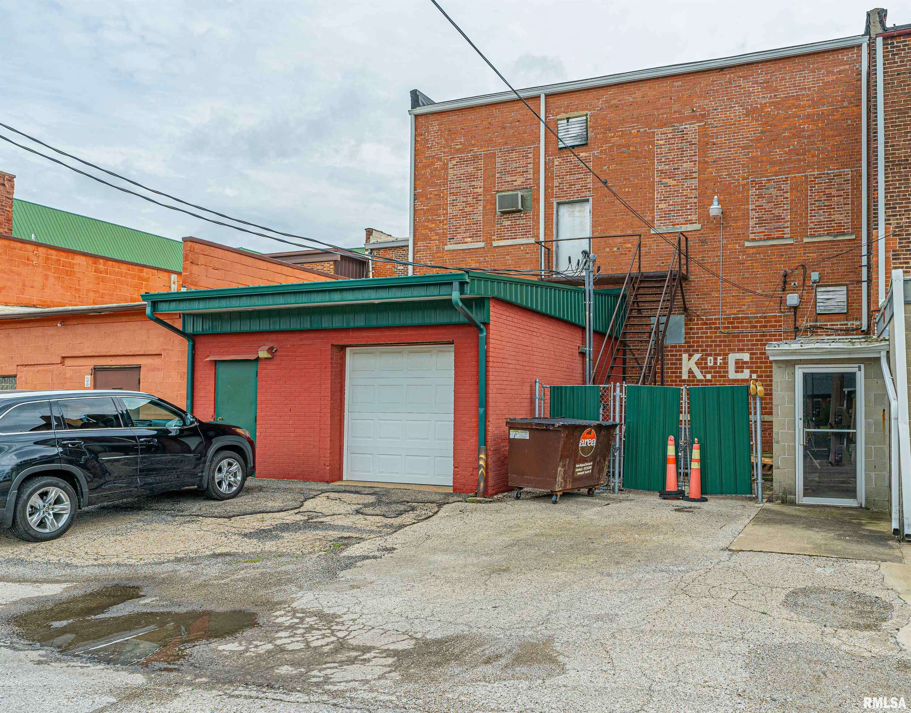 Lincoln, IL 62656,117 N KICKAPOO ST