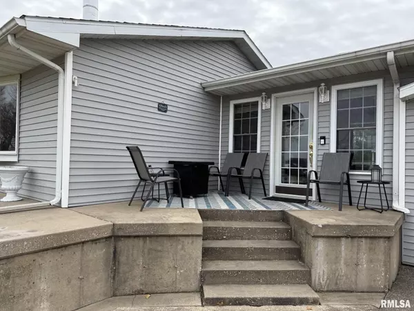 Gladstone, IL 61437,1068 1ST ST