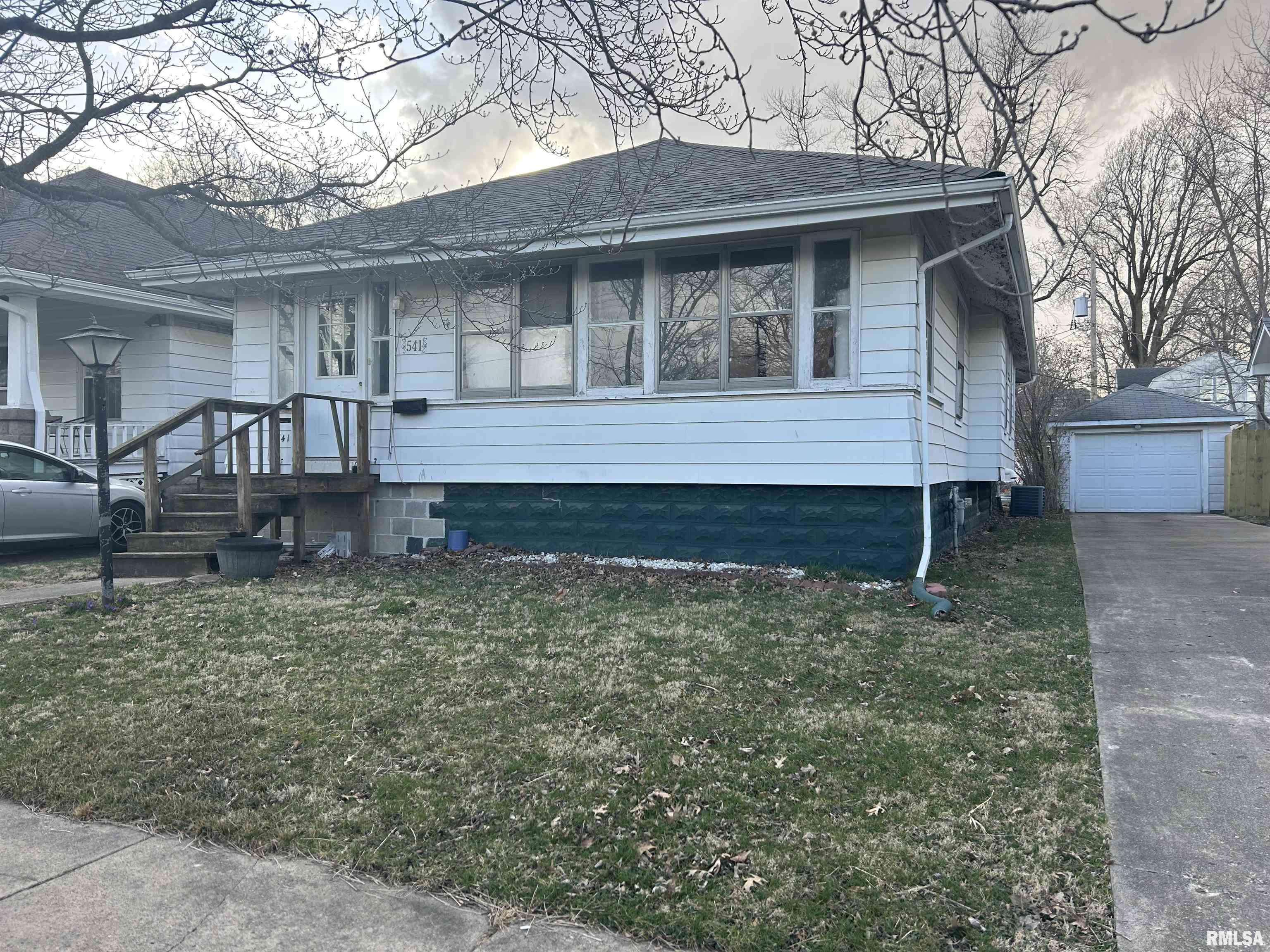 541 S MAIN ST, Taylorville, IL 62568