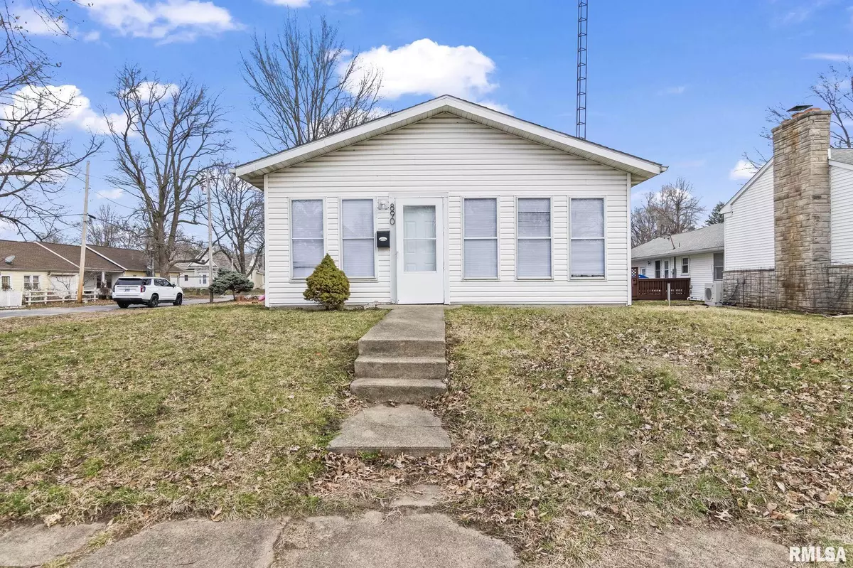 Auburn, IL 62615,890 W VAN BUREN ST