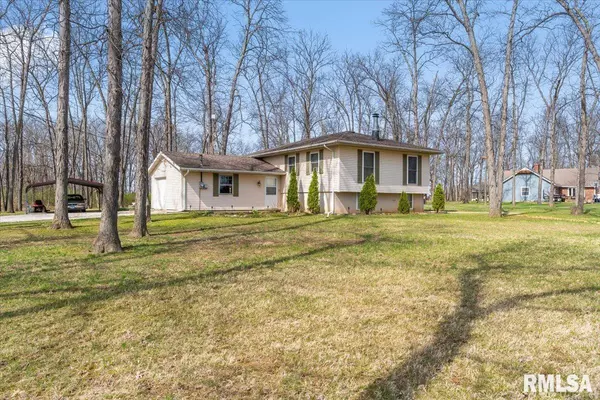 Girard, IL 62640,15674 N LAKE RD