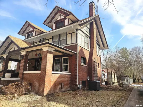 Galesburg, IL 61401,945 N BROAD ST