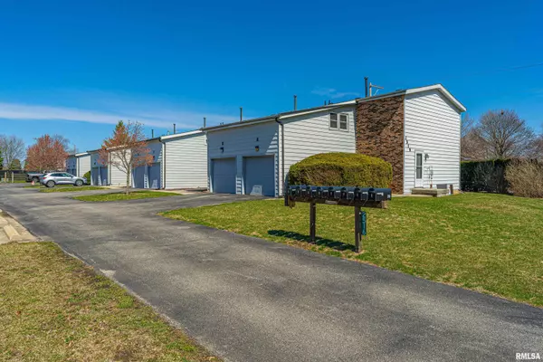 Bloomington, IL 61704,2516 E WASHINGTON ST #F