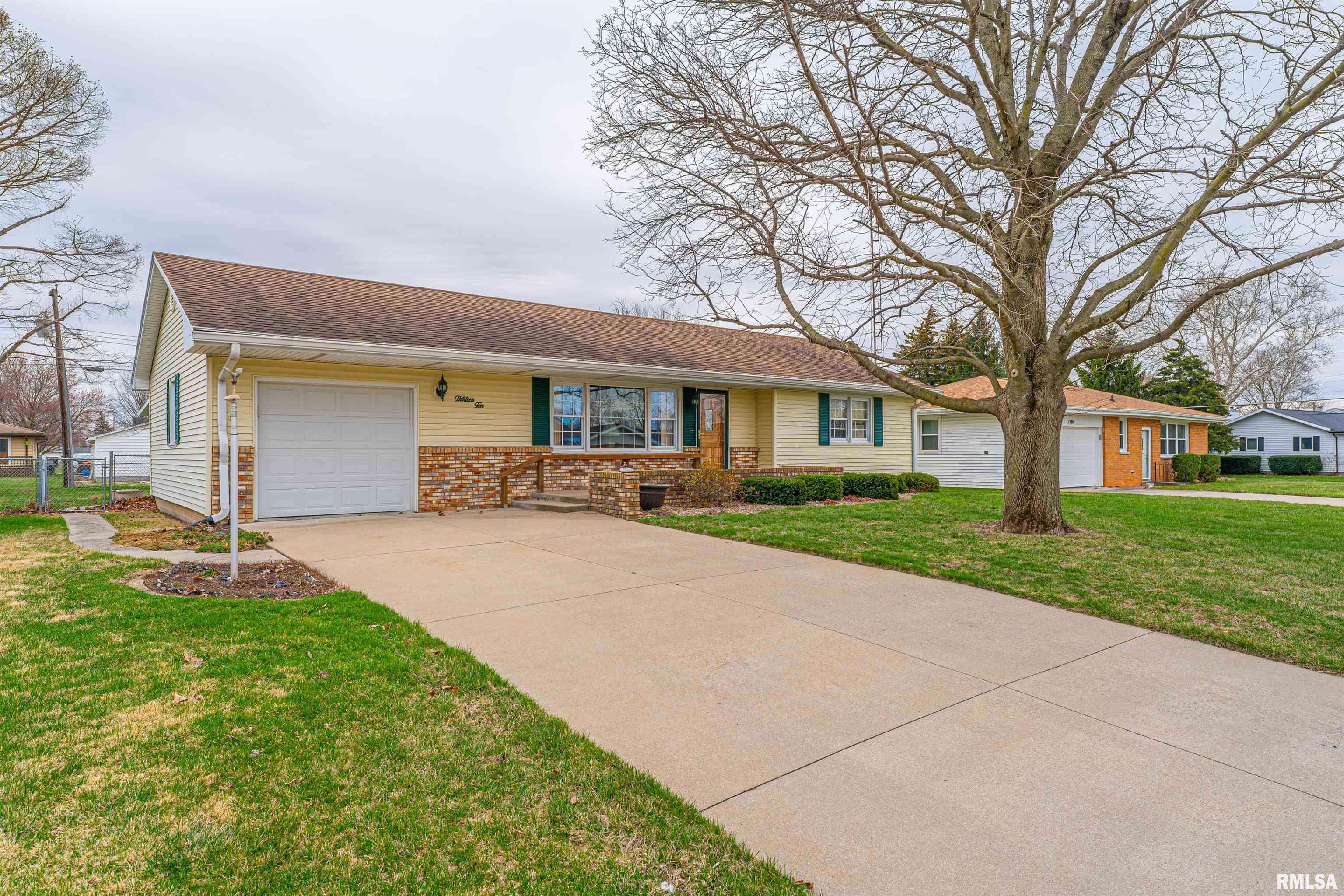 1310 RUTLEDGE DR, Lincoln, IL 62656