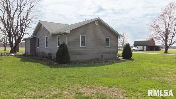 4544 Vermundy RD Kinmundy, IL 62854