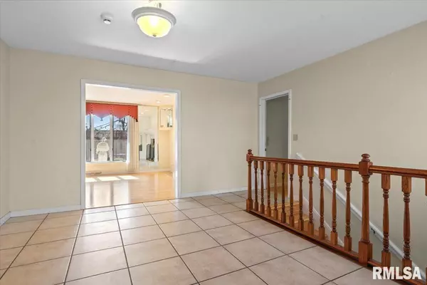 Springfield, IL 62712,6 COLUMBINE LN