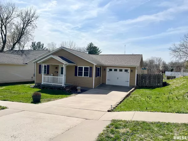 313 S 10TH ST, Petersburg, IL 62675