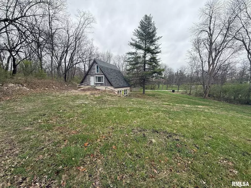 1609 Baldwin RD, Jacksonville, IL 62650