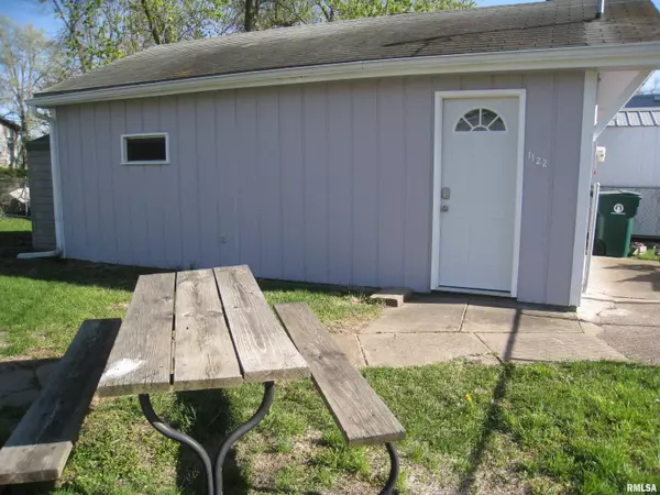 Quincy, IL 62301,1122 N 4TH ST